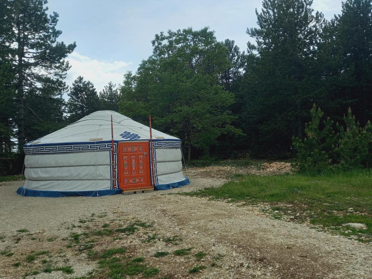 A Ventoux Yourte Monieux Eksteriør bilde