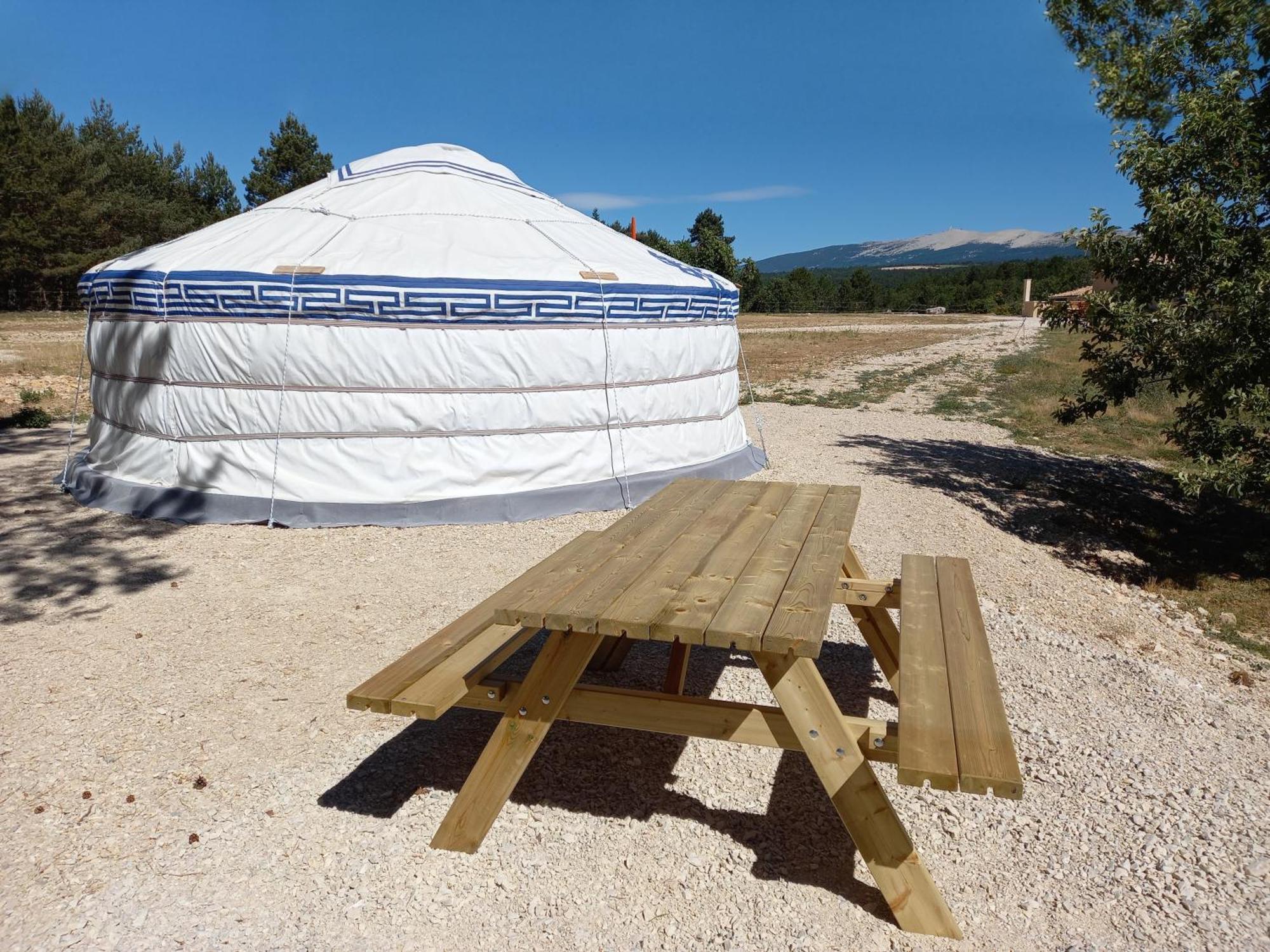 A Ventoux Yourte Monieux Eksteriør bilde